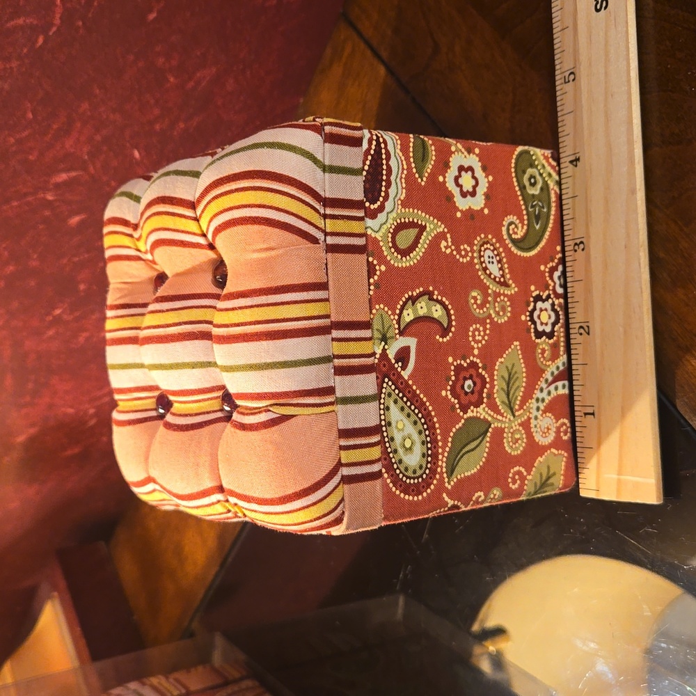 Collectible Cushions by Dritz Keepsake Novelty Pin Cushions w/Storage-set of 2 - Picture 10 of 13